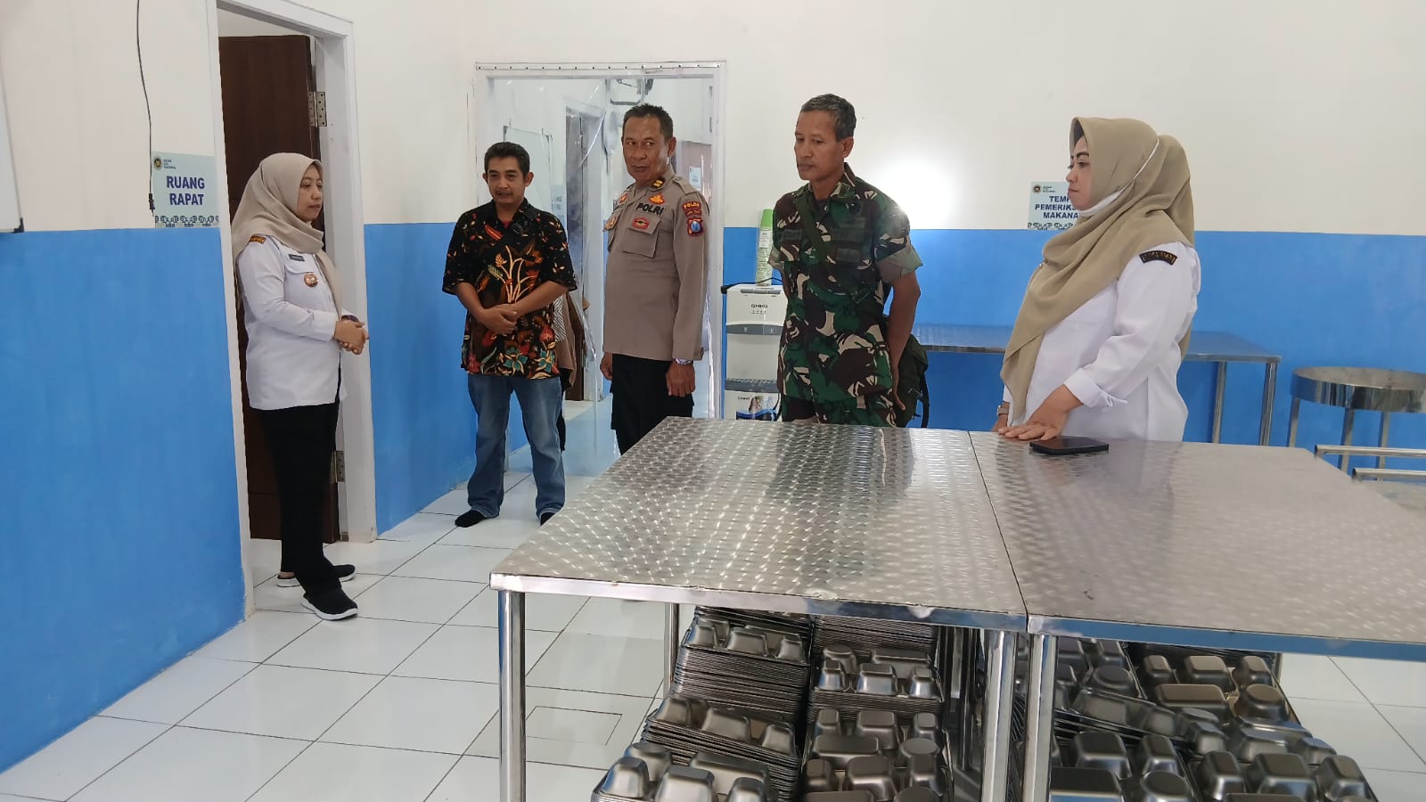 Camat dan Kapolsek Rowokangkung Beri Pengarahan kepada Tim MBG Sidorejo