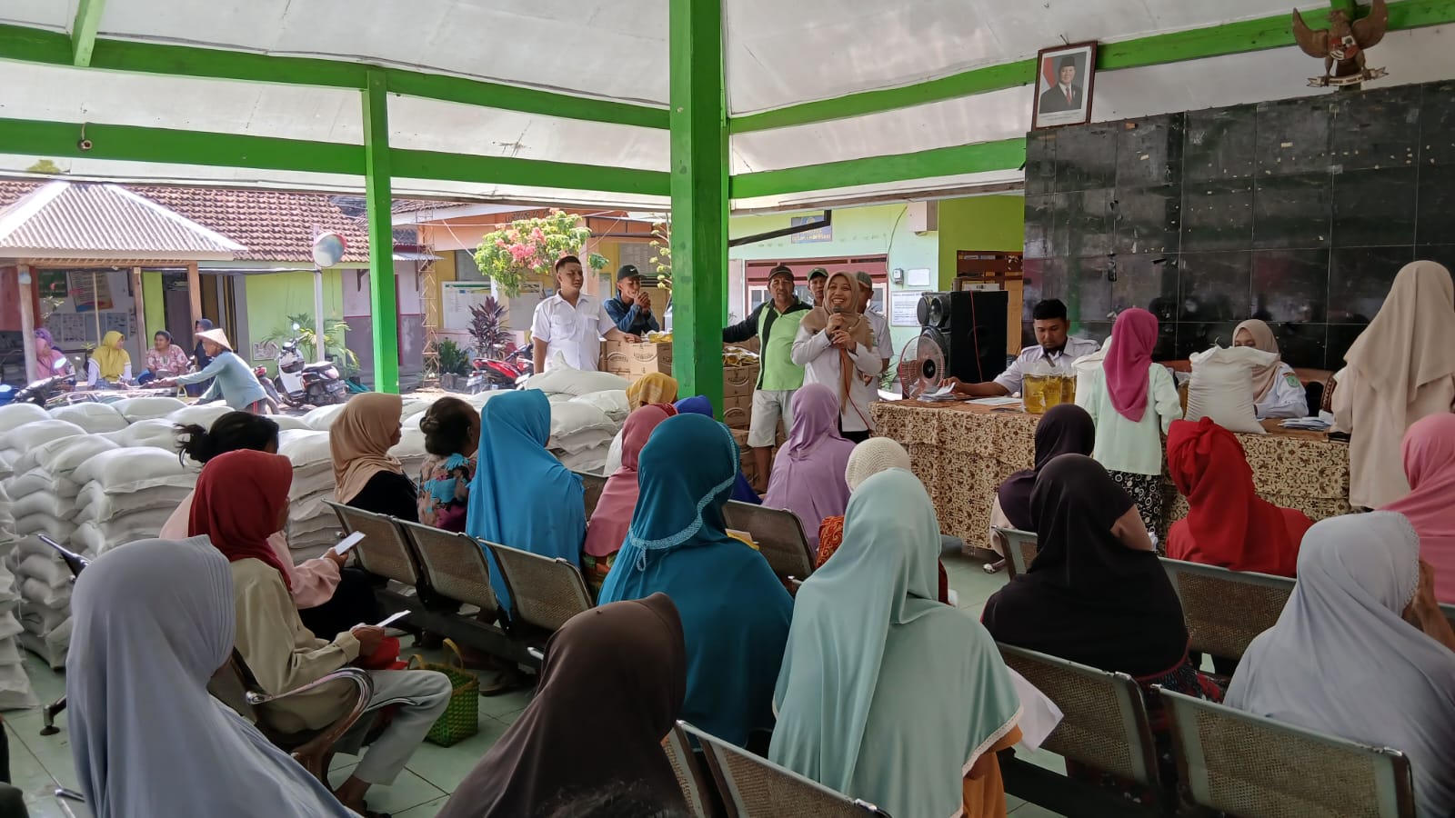 Pemerintah Kecamatan Rowokangkung Lakukan Pemantauan Penyaluran Bantuan Pangan di 7 Desa